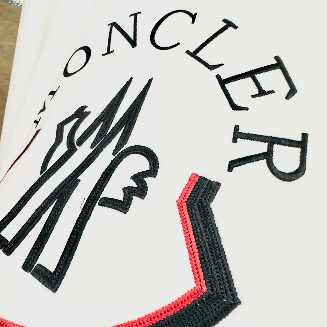 ： 🤳𝐌𝐎𝐍𝐂𝐋𝐄𝐑 ：☑️ 440 👕 ：☑️ 1*1 。🔜 。 ：☑️ 3D ，🇧🇫 1：1 。 ， ， ！🇲🇩 ！ Size：☑️S 〰️M 〰️L 〰️XL 〰️XXL